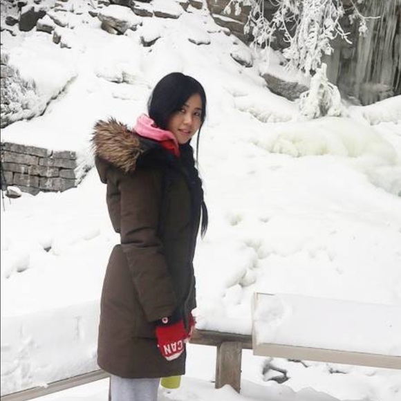 aritzia golden bancroft parka - Picture 2 of 2